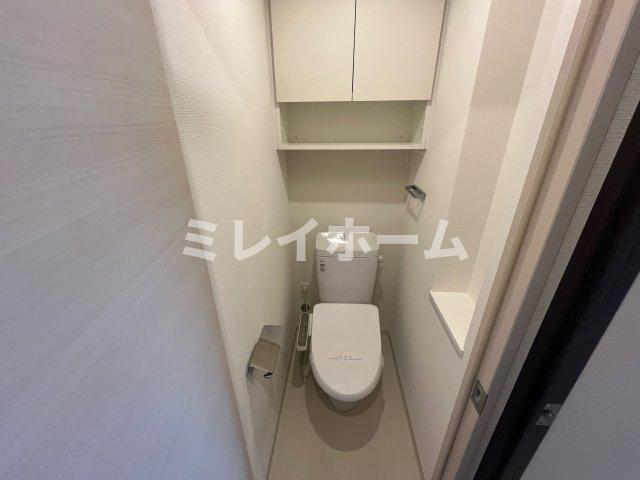 トイレ　同建物内別のお部屋の参考写真になります。