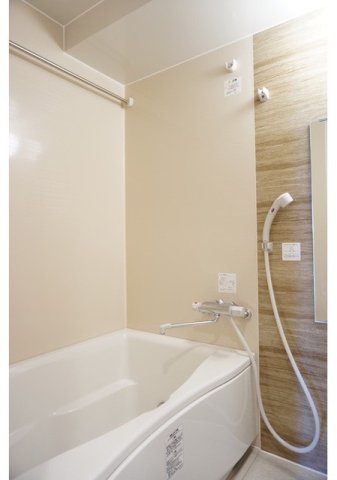 バス・シャワールーム　ご家族や長時間入浴に便利な追い炊き機能付きです♪