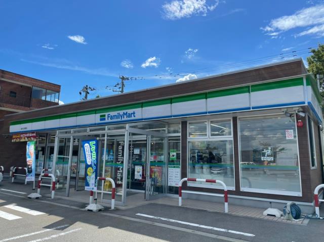 コンビニ　ファミリーマート（コンビニ）まで591m