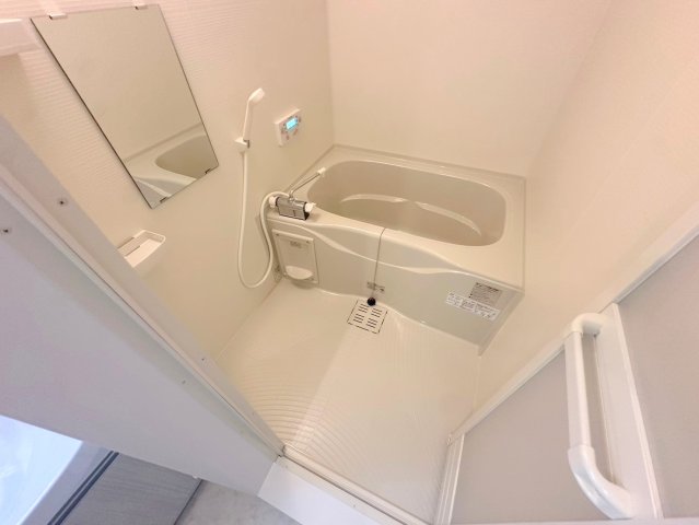 バス・シャワールーム　広めのお風呂は一日の疲れを癒してくれます。