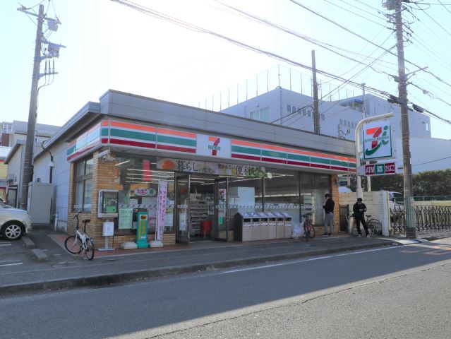 コンビニ　セブンイレブン（コンビニ）まで390m