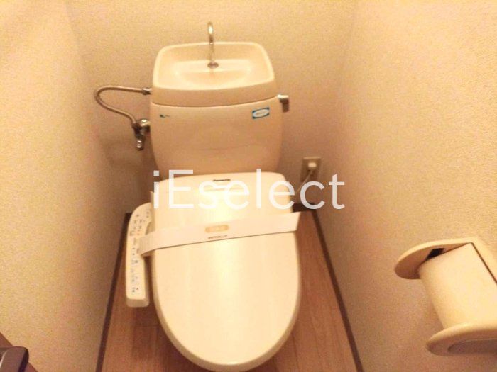 トイレ　温水洗浄便座付きのトイレです