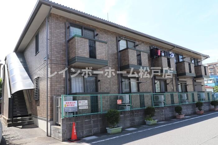 建物外観　外観は落ち着いています