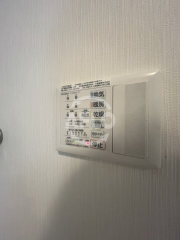 洗面設備　サンレムート江坂east　浴室乾燥機