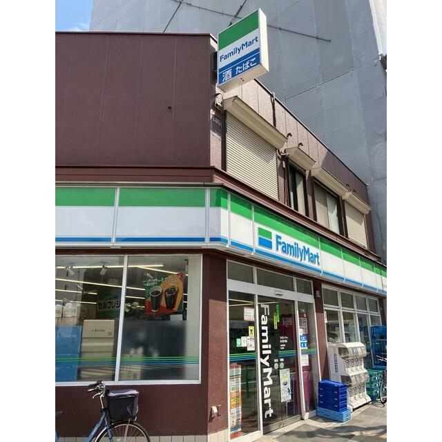 コンビニ　ファミリーマート（コンビニ）まで150m
