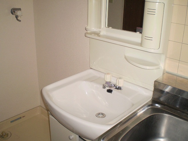 洗面設備　同物件別号室のものです。