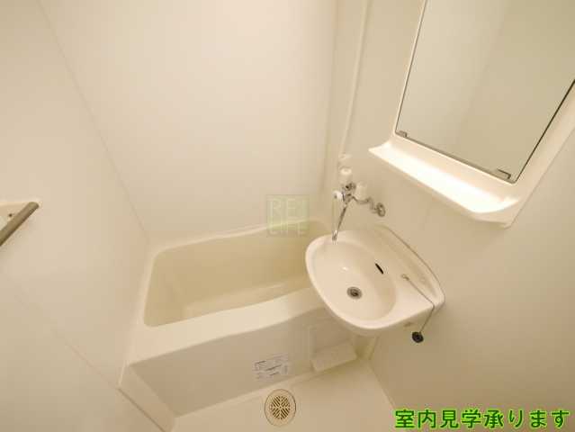 洗面設備　別部屋参考写真です。