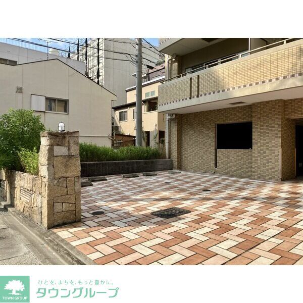 駐車場　エントランス