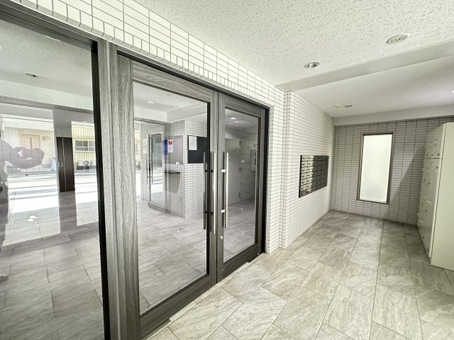 エントランス　詳細は、RISUMO江坂本店までお問合せください♪