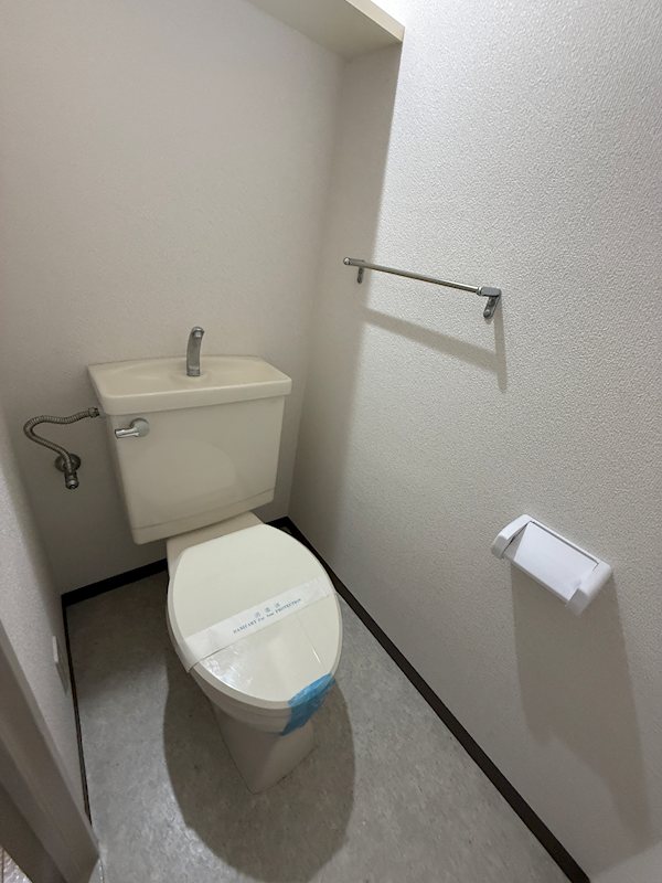 トイレ　落ち着いた色調のトイレです♪