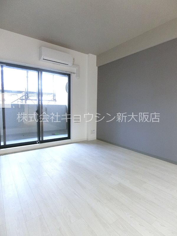 居室・リビング　同一タイプ。別部屋写真。