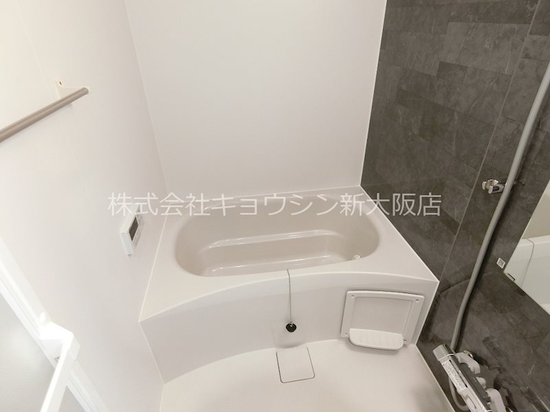 バス・シャワールーム　同一タイプ。別部屋写真。