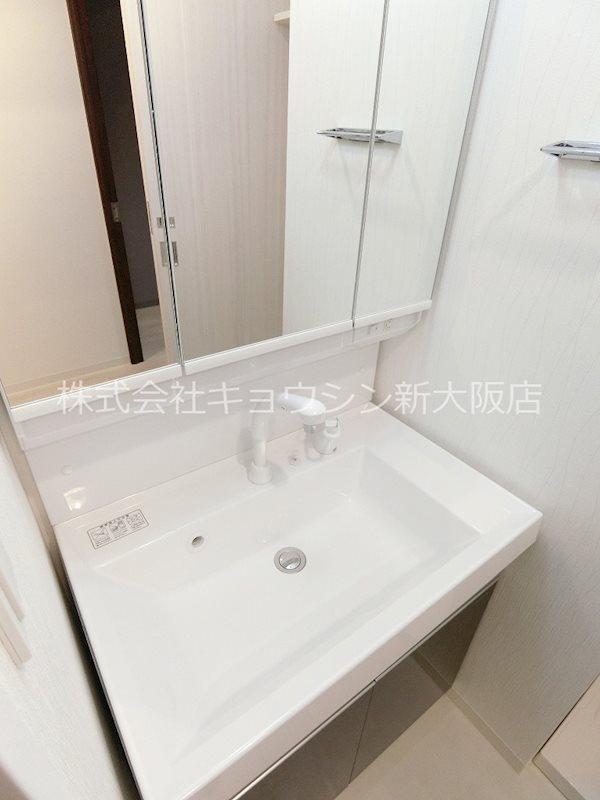 洗面設備　同一タイプ。別部屋写真。