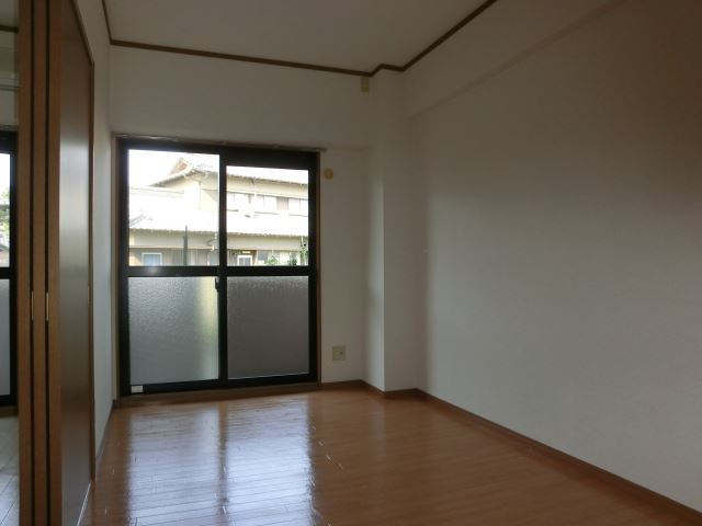 その他　奥行きのある開放的な洋間です。