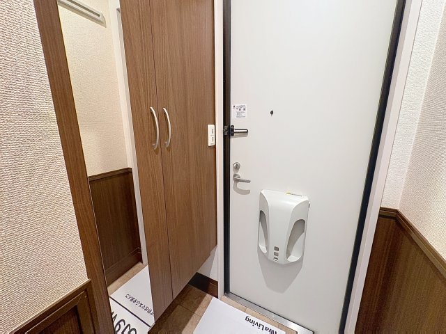 玄関　掲載写真は空室の別部屋を掲載しております。実際のお部屋と仕様