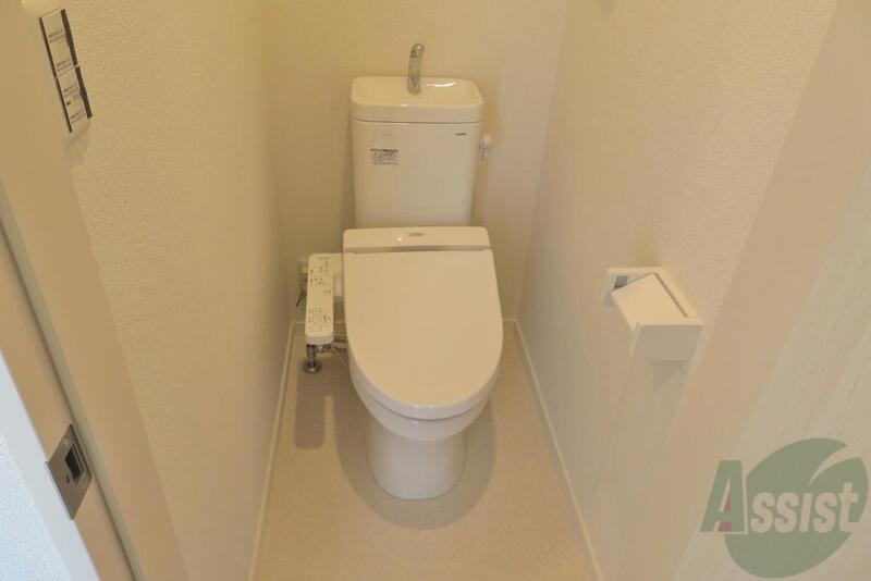 トイレ　バス・トイレ別で温水洗浄便座付き。水回りは清潔が一番です。