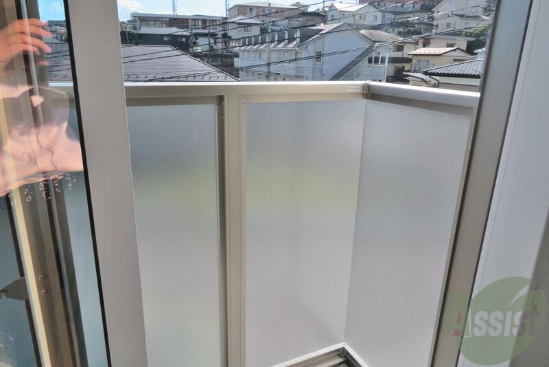 バルコニー　小さめですが、ベランダだってあるんです。