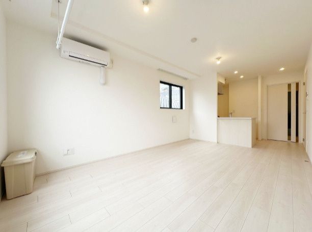 居室・リビング　写真は同タイプ住居です。※反転タイプです