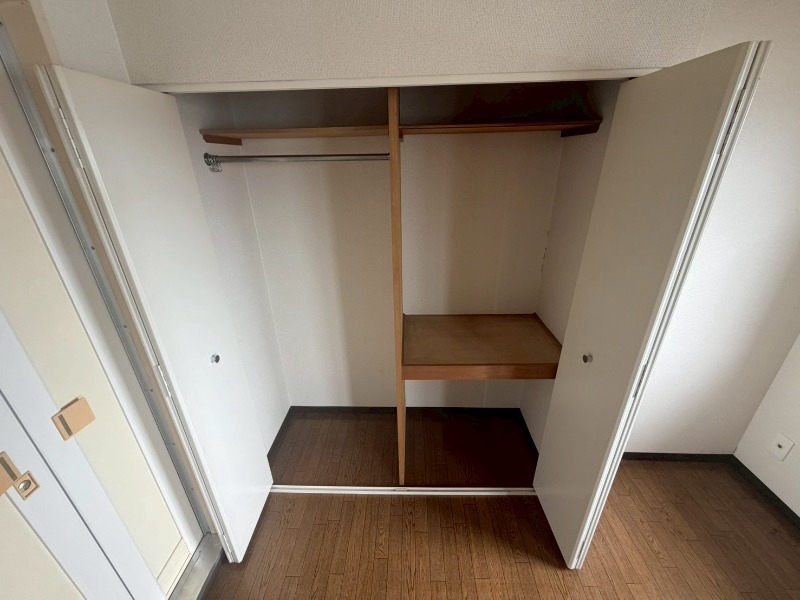 収納　寝室の収納です。部屋がすっきり片付きます。