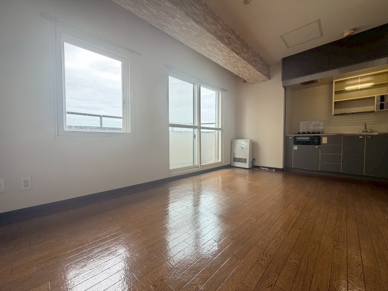 居室・リビング　広くてキレイなお部屋が広がっていて、充実した生活が送れそう。