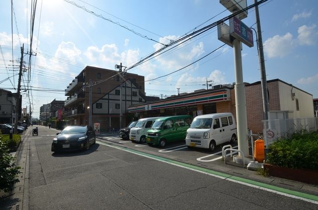 コンビニ　セブンイレブンさいたま土呂駅西店（コンビニ）まで554m