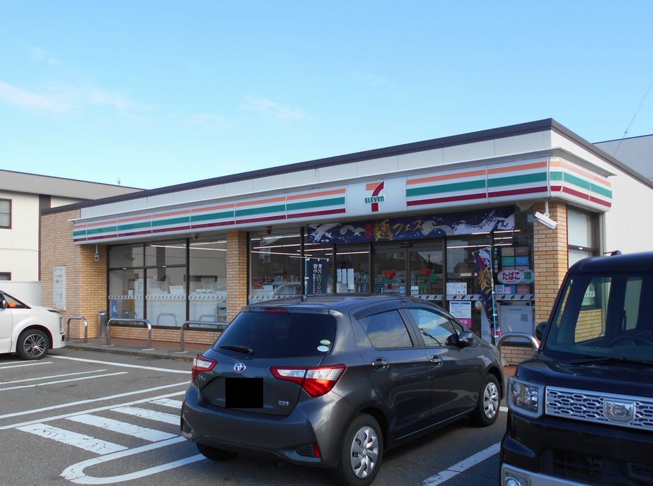 コンビニ　セブンイレブン野々市二日市店（コンビニ）まで262m