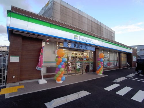 コンビニ　ファミリーマート東大阪加納店（コンビニ）まで446m
