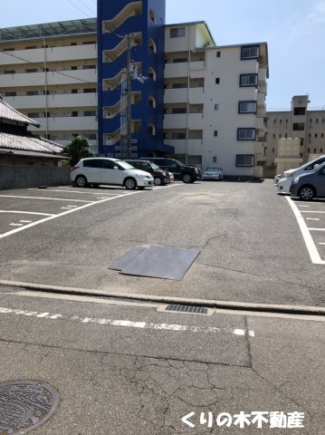 駐車場　駐車場に車を止められます