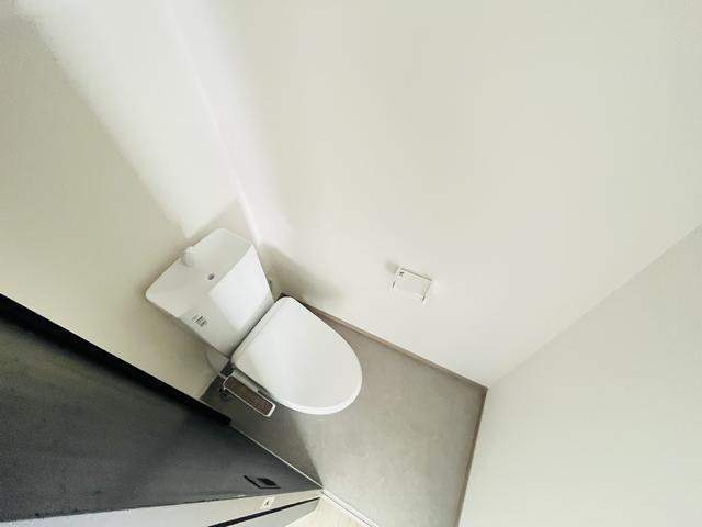 トイレ　※同物件３０２号室の写真です。