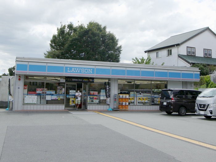 コンビニ　ローソン箕面桜三丁目店（コンビニ）まで315m
