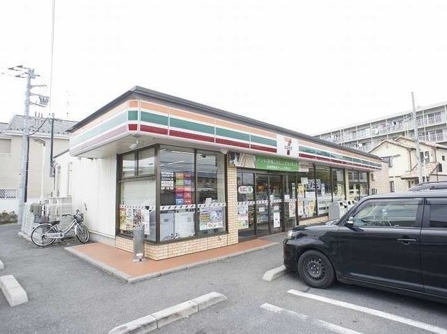 コンビニ　セブンイレブン（コンビニ）まで700m