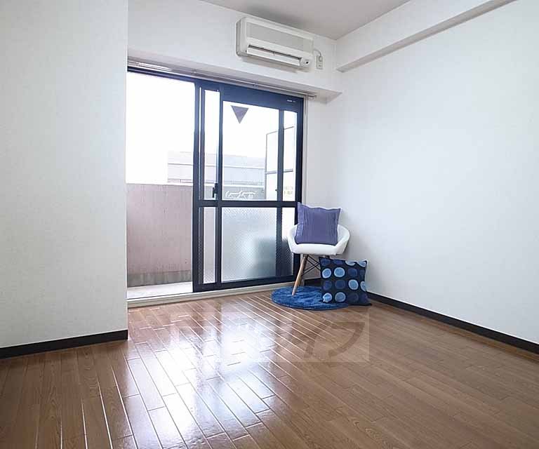 プラネシア京都の居間写真