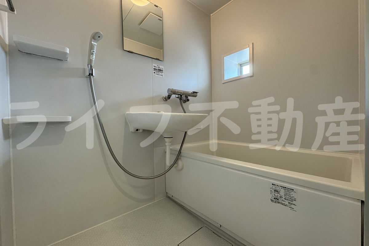 バス・シャワールーム　コンパクトで使いやすいお風呂です