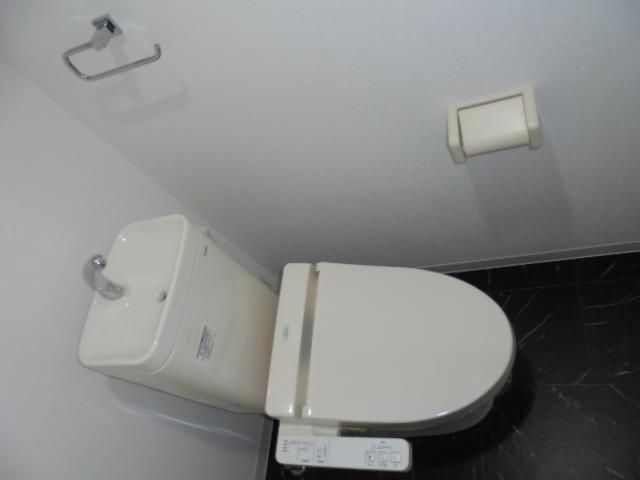 地下鉄空港線 大濠公園駅 徒歩8分 10階建 築12年のトイレ写真