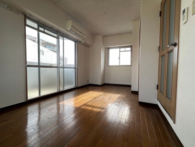 サンライズ長田の居間写真