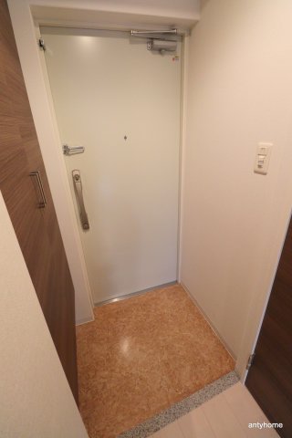 Luxe新大阪SOUTHの玄関写真