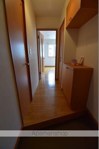 地下鉄南北線 自衛隊前駅 徒歩17分 3階建 築21年の玄関写真