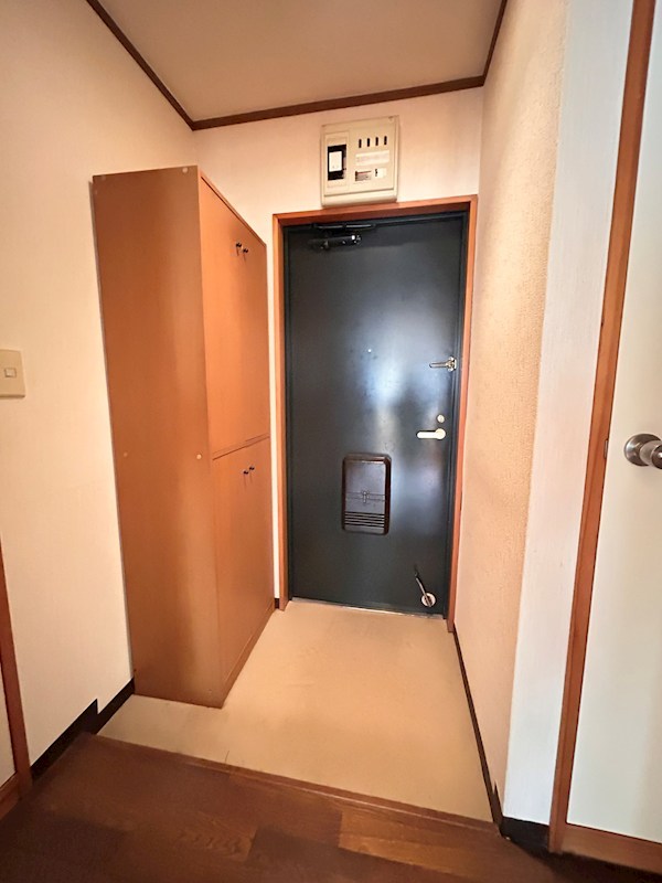 都営新宿線 篠崎駅 徒歩14分 3階建 築38年の玄関写真