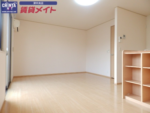 居室・リビング　同型反転画像参考