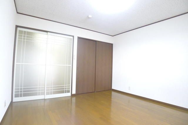 第二稲荷山ハイツの居間写真