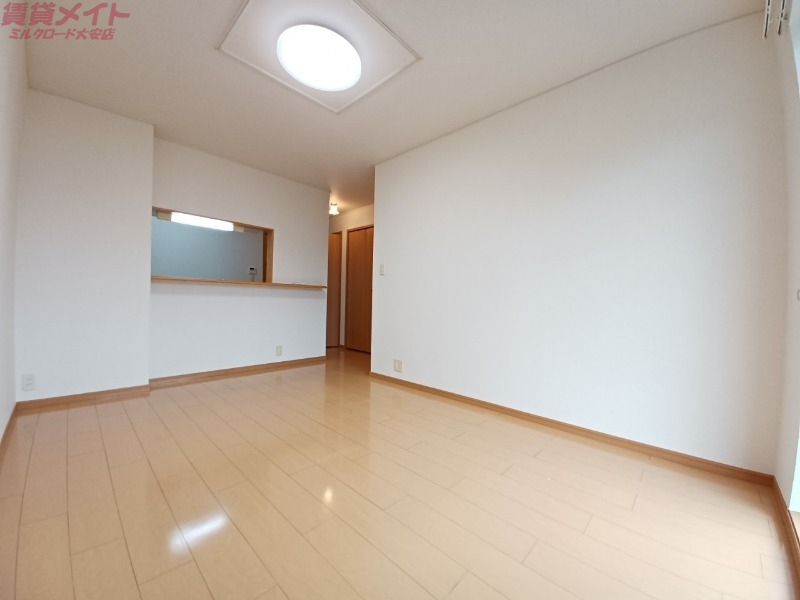 居室・リビング　同型参考写真