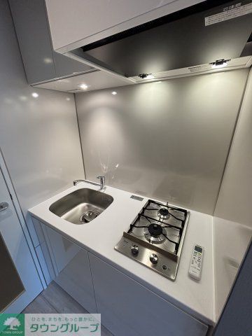 キッチン　★奇数階・偶数階で木材や壁の色が異なります。