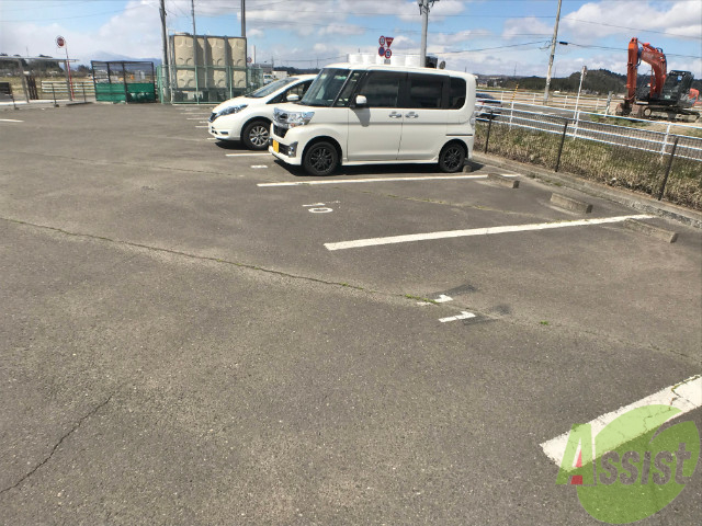 【メゾンドシャルマン岩切の駐車場】