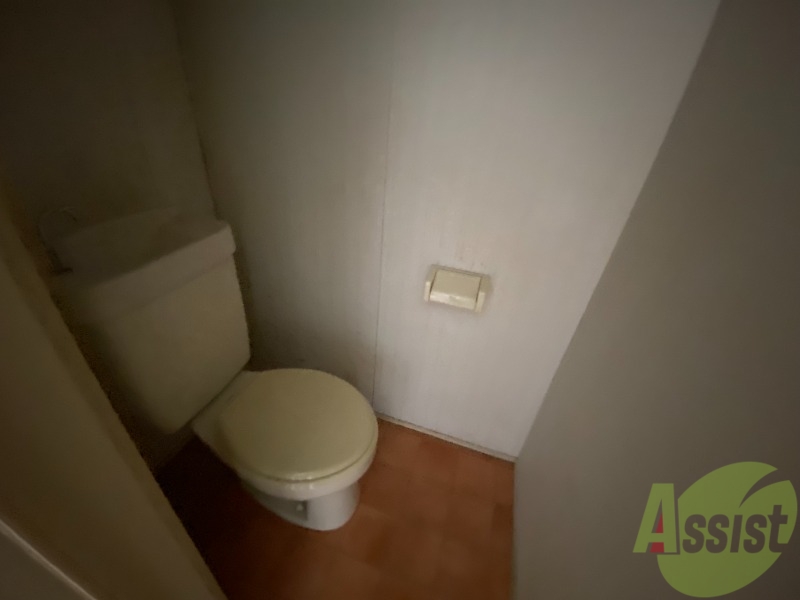 トイレ　白を基調としたトイレは、清潔感がありますね