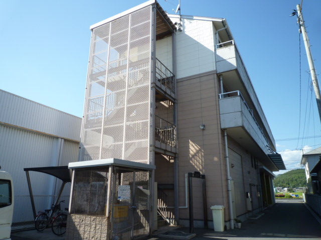 倉敷市平田のマンションの建物外観