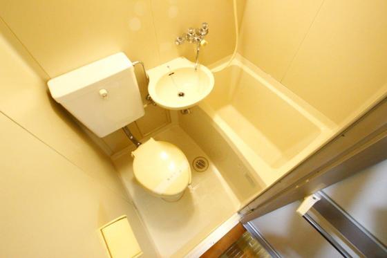 バス・シャワールーム　※別室の写真を使用しております※