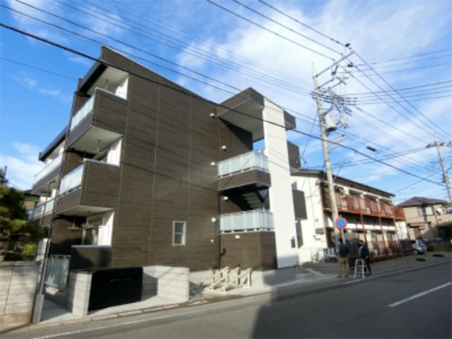 坂戸市関間のマンションの建物外観