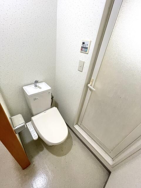 【伊勢原市上粕屋のマンションのトイレ】