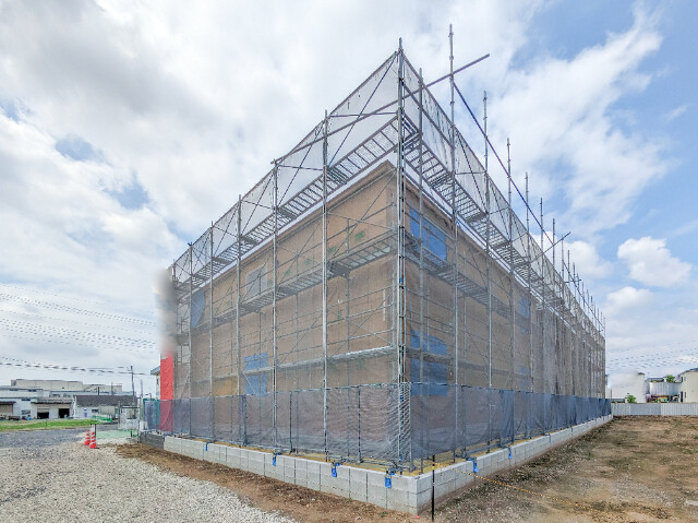 太田市市場町のアパートの建物外観