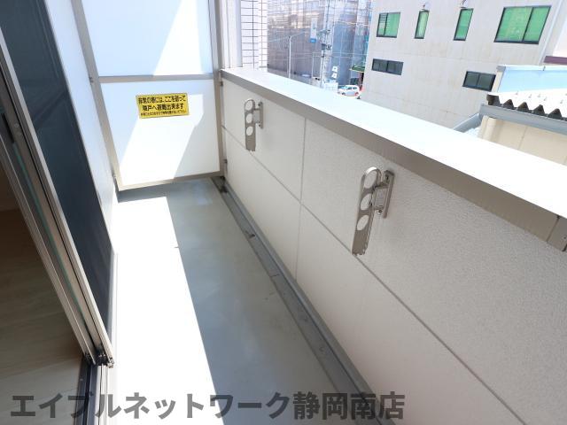 【静岡市駿河区曲金のマンションのバルコニー】